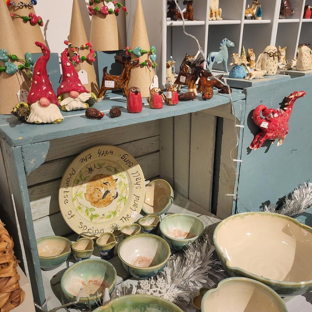 Ceramic ornaments, bowls and plates