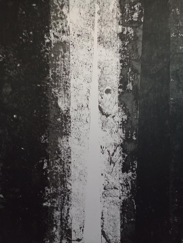 an ink drawing, the sides are black with a white light stripe running through the middle.