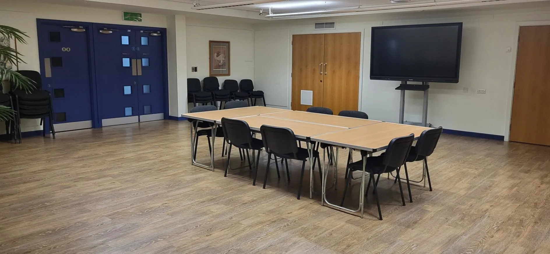 A photograph of the Tunnicliffe room with a table in the centre and chairs surrounding.