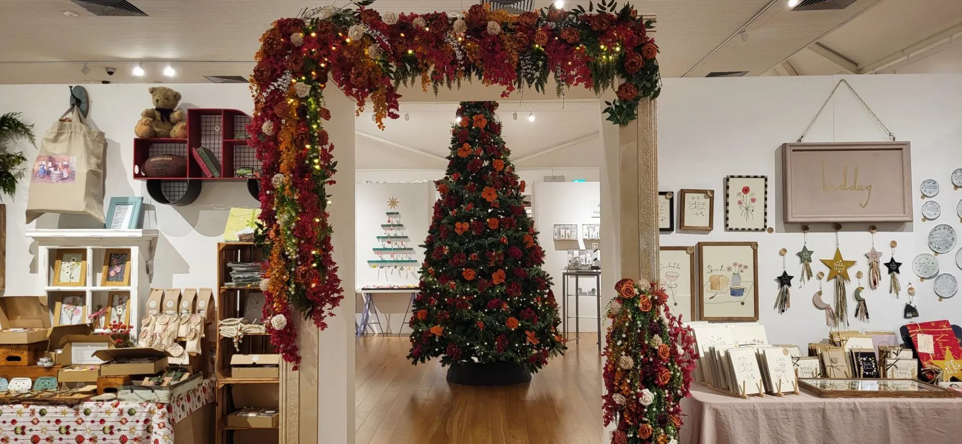 A photograph of the Christmas tre and arch in the craft fair.